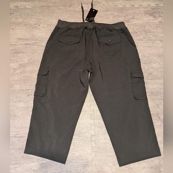 TBY Travels Better With You Women's Plus Gray Cargo Capri Pants. NWT Size 2XL - Picture 2 of 10